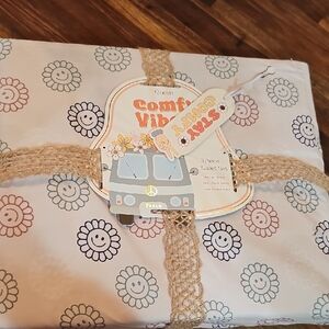 NWT Queen Size Sheet Set COMFY VIBES flowers Bohemuan Home Bedding Peace 4 Piece